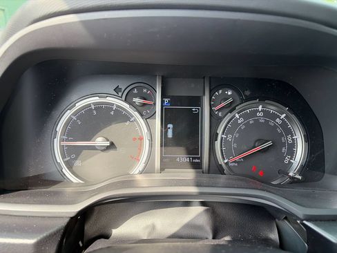 Used 2021 Toyota 4Runner Venture w/ Moonroof Package AWD/4WD image 23
