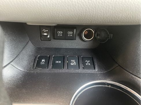 Certified 2017 Toyota Highlander LE AWD/4WD image 20