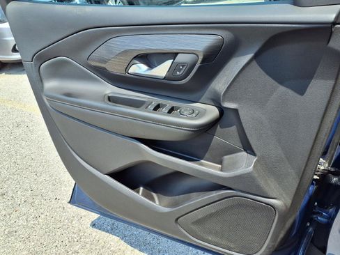 Used 2024 GMC Terrain SLE FWD image 21