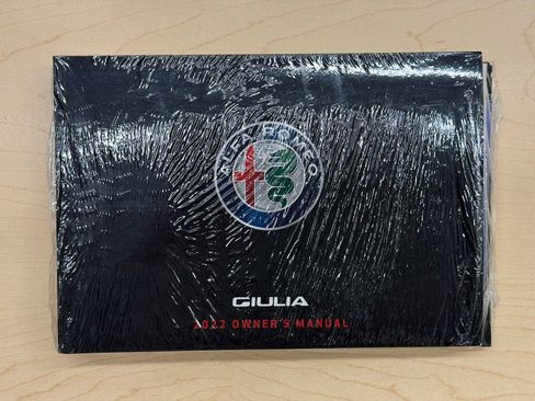 Used 2022 Alfa Romeo Giulia Veloce image 35