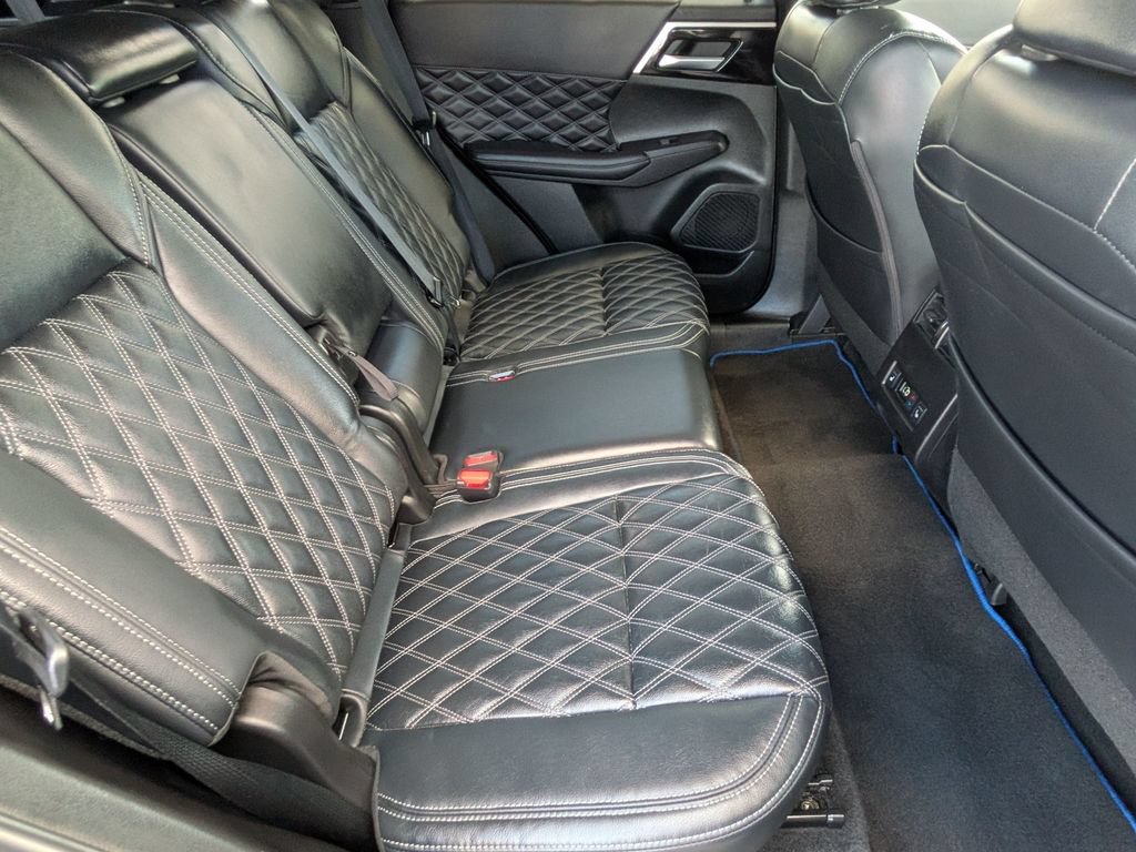 Used 2024 Mitsubishi Outlander SEL AWD/4WD image 19