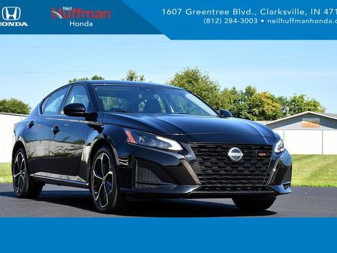 Used 2024 Nissan Altima 2.5 SR AWD/4WD image 1