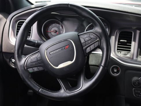 Used 2019 Dodge Charger SXT RWD image 7