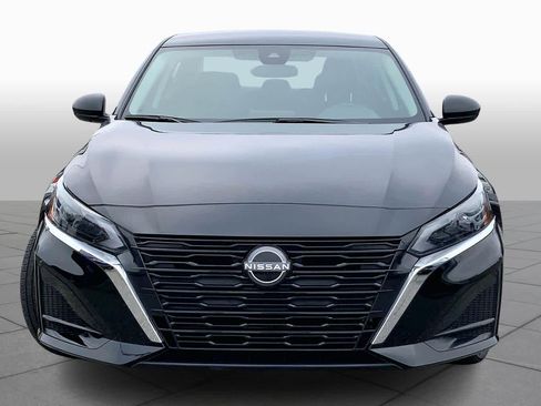 Used 2025 Nissan Altima 2.5 SV image 4