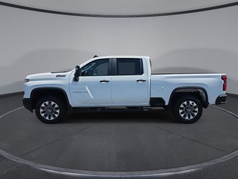 Used 2024 Chevrolet Silverado 2500 Custom w/ Custom Value Package AWD/4WD image 5