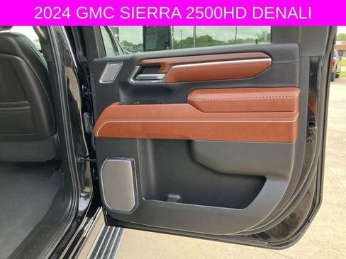 Used 2024 GMC Sierra 2500 Denali Ultimate AWD/4WD image 17