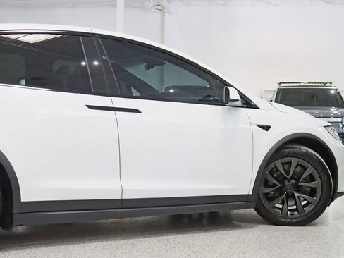Used 2022 Tesla Model X image 11