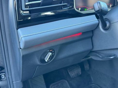 Certified 2025 Volkswagen Jetta SEL image 34