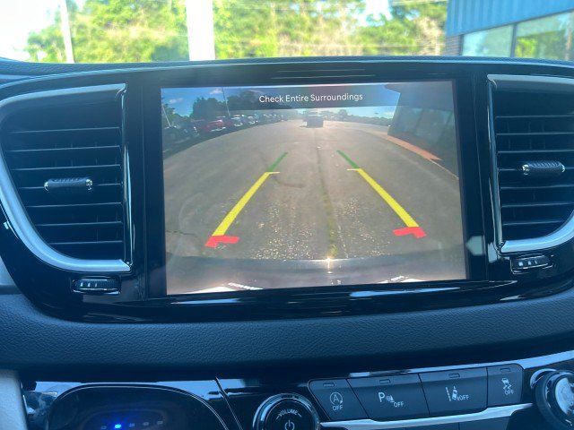 Used 2023 Chrysler Pacifica Touring-L FWD image 17