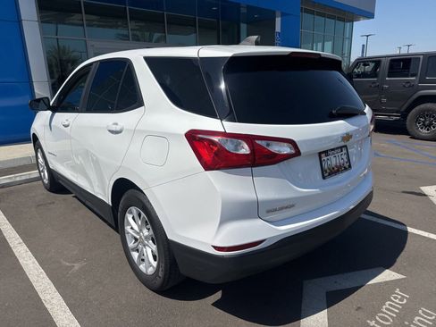 Used 2021 Chevrolet Equinox LS w/ LS Convenience Package FWD image 11