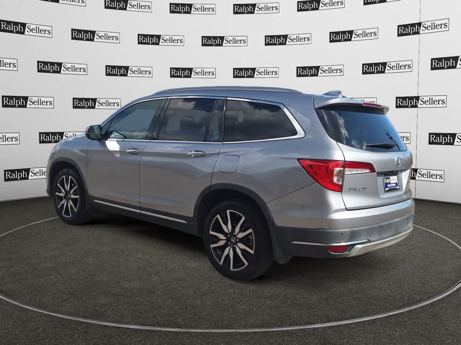 Used 2019 Honda Pilot Touring image 4