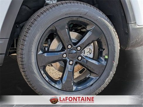 New 2025 Jeep Grand Cherokee Limited w/ Black Appearance Package image 31