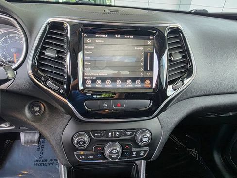 Used 2019 Jeep Cherokee Limited AWD/4WD image 28