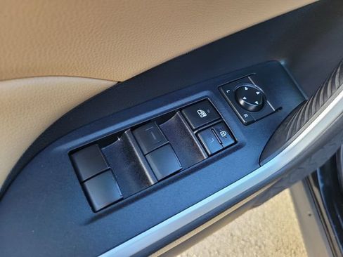 Used 2019 Toyota RAV4 XLE FWD image 13