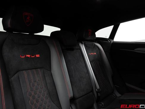 Used 2023 Lamborghini Urus Performante AWD/4WD image 45