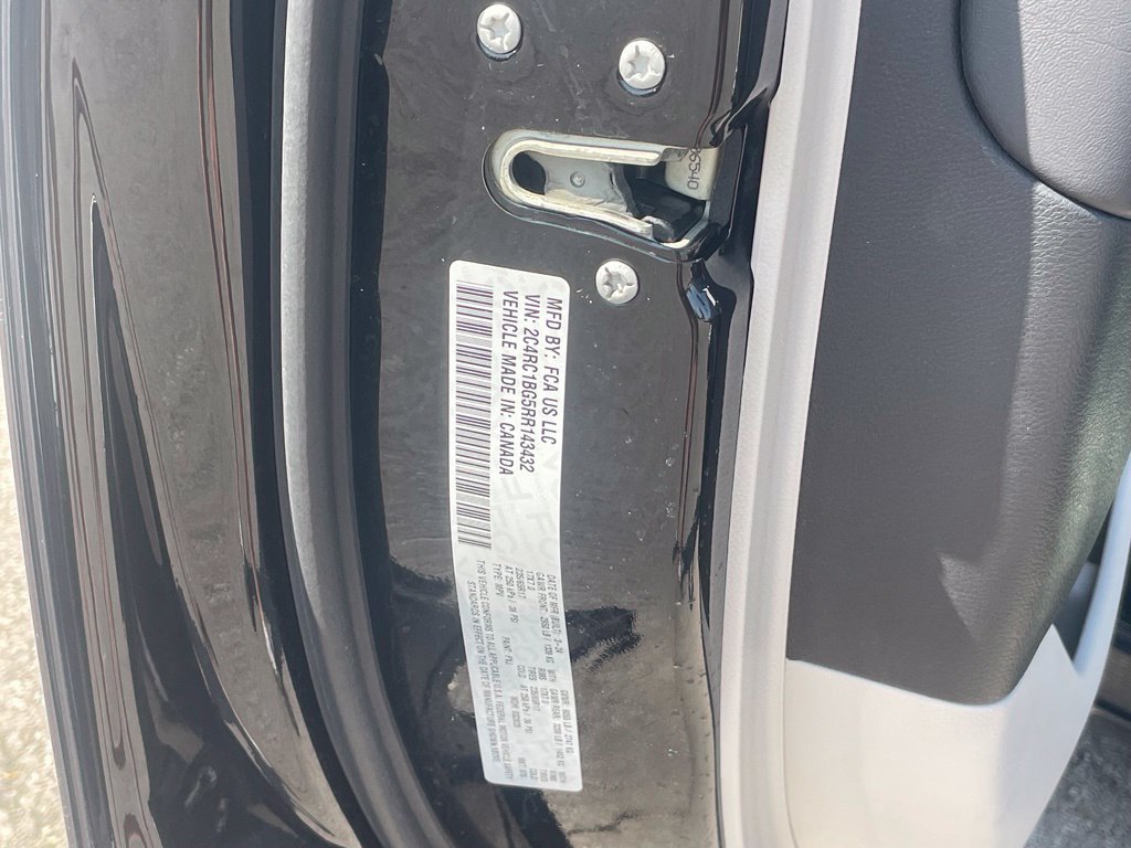 Used 2024 Chrysler Pacifica Touring-L FWD image 33