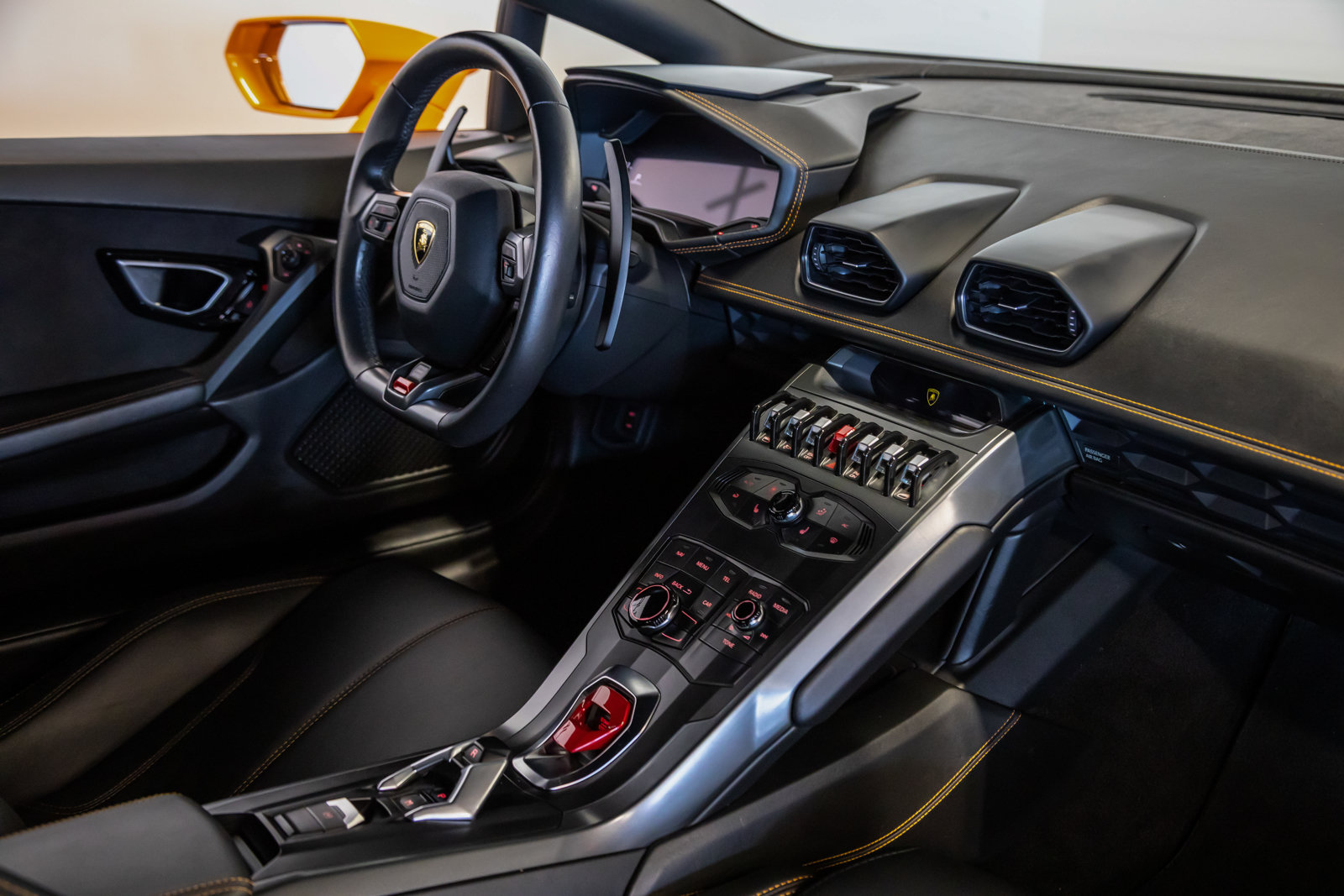 Used 2015 Lamborghini Huracan LP 610-4 AWD/4WD image 36