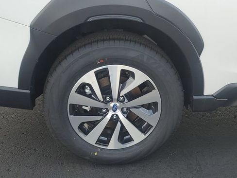 Used 2025 Subaru Outback Premium w/ Popular Package #1A image 5