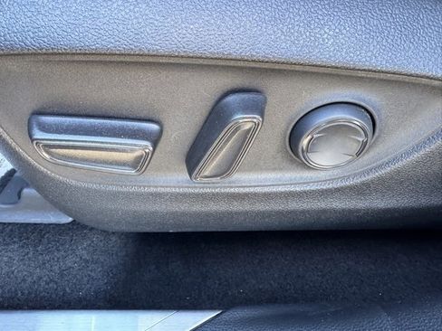 Used 2023 Toyota Highlander XLE image 18