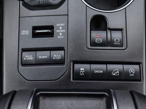 Used 2020 Toyota Highlander XLE image 14