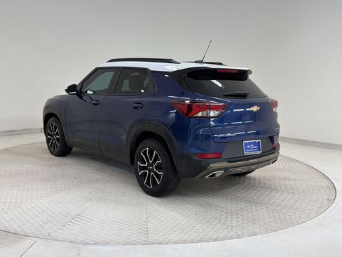 Used 2023 Chevrolet TrailBlazer ACTIV w/ Sun and Liftgate Package FWD image 3
