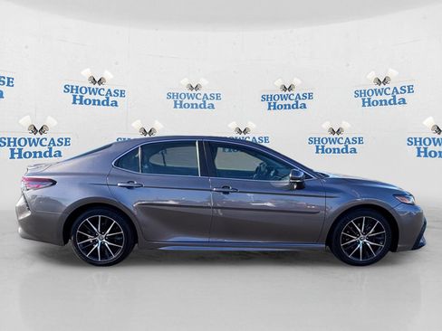 Used 2024 Toyota Camry SE FWD image 9