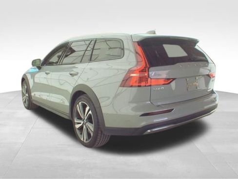 Used 2025 Volvo V60 B5 Cross Country Plus AWD/4WD image 10