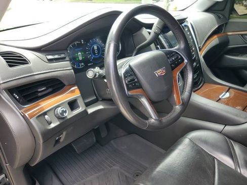 Used 2020 Cadillac Escalade ESV Premium Luxury RWD image 20