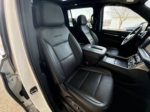 Certified 2022 GMC Yukon XL Denali w/ Denali Ultimate Package image 29