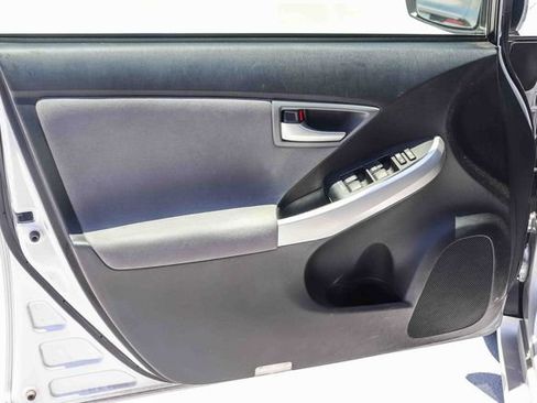 Used 2015 Toyota Prius Three w/ Preferred Accessory Package FWD image 16
