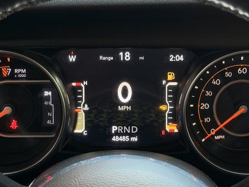 Used 2020 Jeep Wrangler Unlimited Sahara w/ Uconnect 4C Nav & Sound Group AWD/4WD image 16