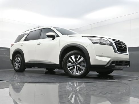Used 2024 Nissan Pathfinder SL image 27