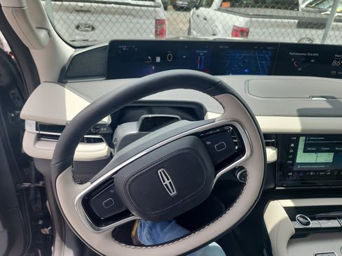 New 2026 Lincoln Navigator Reserve AWD/4WD image 40