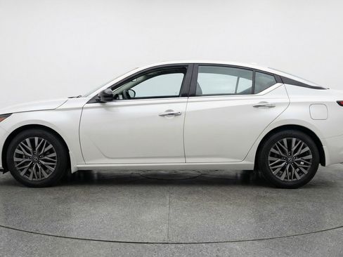 Used 2025 Nissan Altima 2.5 SV FWD image 5