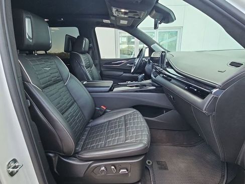 Used 2024 Cadillac Escalade V w/ Heavy-Duty Trailer Package image 29