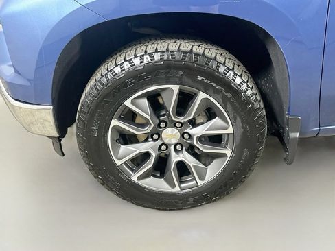 Used 2024 Chevrolet Silverado 1500 LT AWD/4WD image 8