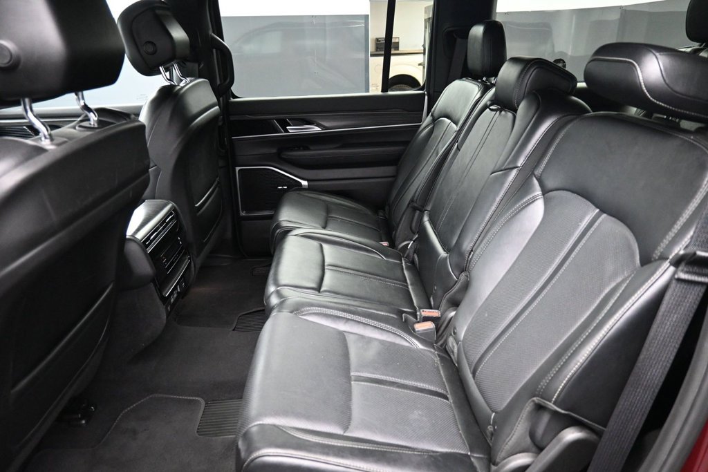 Used 2024 Jeep Wagoneer Series II w/ Flexible Seating Group AWD/4WD image 21
