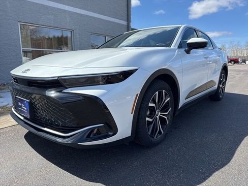 Used 2024 Toyota Crown XLE image 3