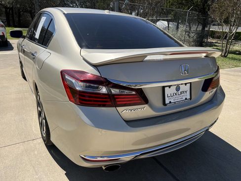 Used 2017 Honda Accord EX-L image 10