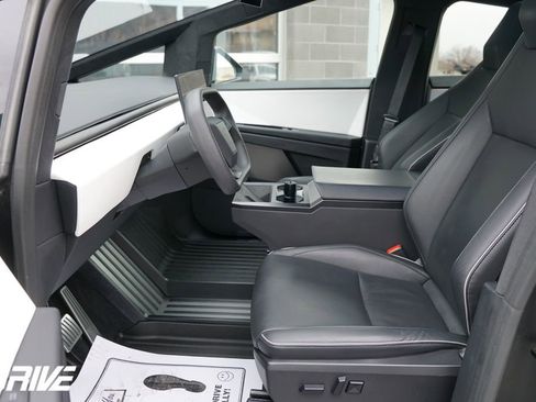 Used 2024 Tesla Cybertruck AWD Crew Cab image 17