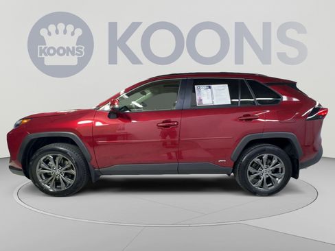 Used 2022 Toyota RAV4 XLE Premium AWD/4WD image 7