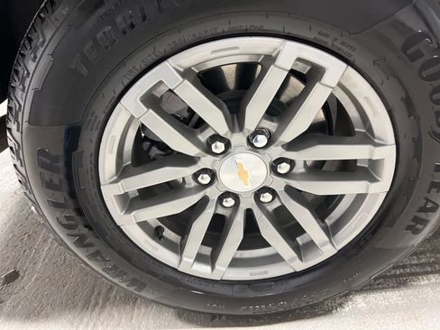 Used 2025 Chevrolet Colorado LT w/ LT Convenience Package image 46