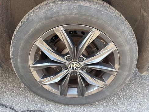 Used 2022 Volkswagen Tiguan SE image 18