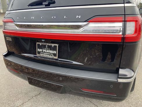 Used 2021 Lincoln Navigator Reserve w/ Luxury Package image 4