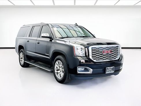 Used 2020 GMC Yukon XL Denali w/ Denali Ultimate Package AWD/4WD image 3