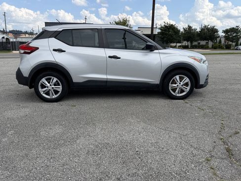 Used 2020 Nissan Kicks S FWD image 6
