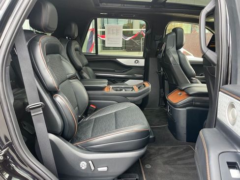 Used 2025 Lincoln Navigator Black Label AWD/4WD image 22