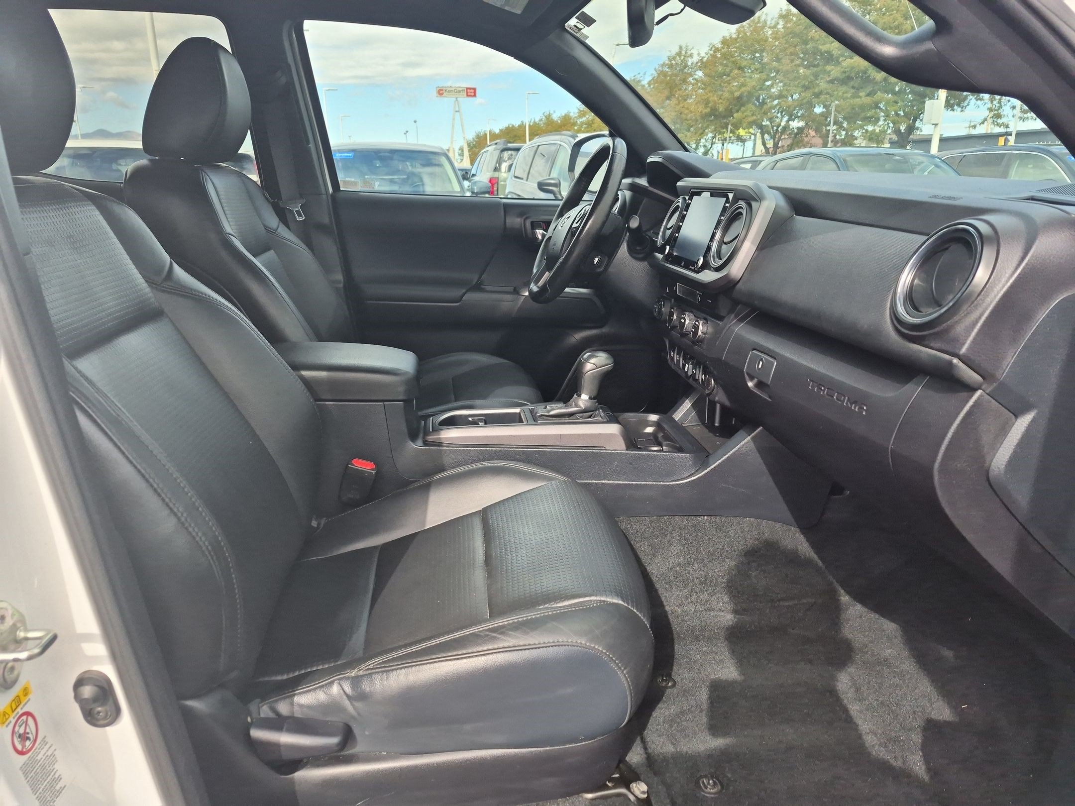 Used 2020 Toyota Tacoma TRD Off-Road w/ TRD Premium Off Road Package AWD/4WD image 30