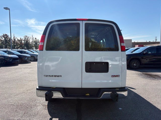 Used 2025 GMC Savana 2500 w/ Driver Convenience Package RWD image 4