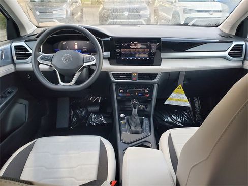 New 2025 Volkswagen Taos SE image 6